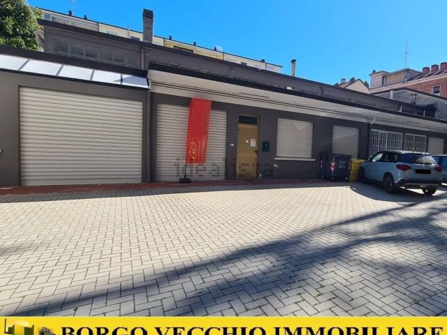 Locale Commerciale in affitto a Cuneo Centro, Piemonte