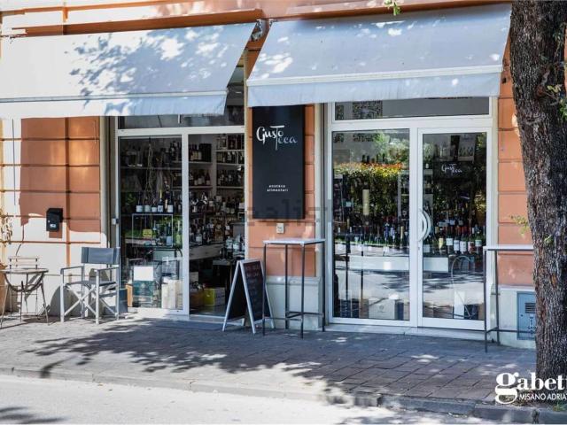 Locale Commerciale in affitto a Cattolica, Reggio Emilia