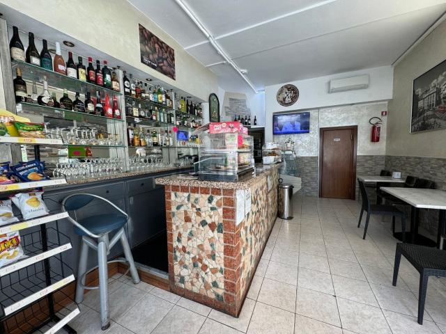 Locale Commerciale in affitto a Mestre-Carpenedo, Venezia