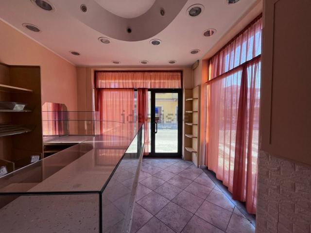 Locale Commerciale in affitto a Piemonte, Asti