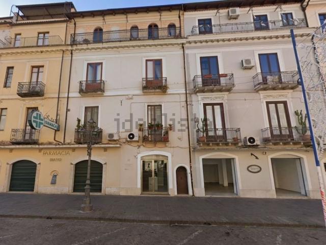 Locale Commerciale in affitto a Calabria, Catanzaro