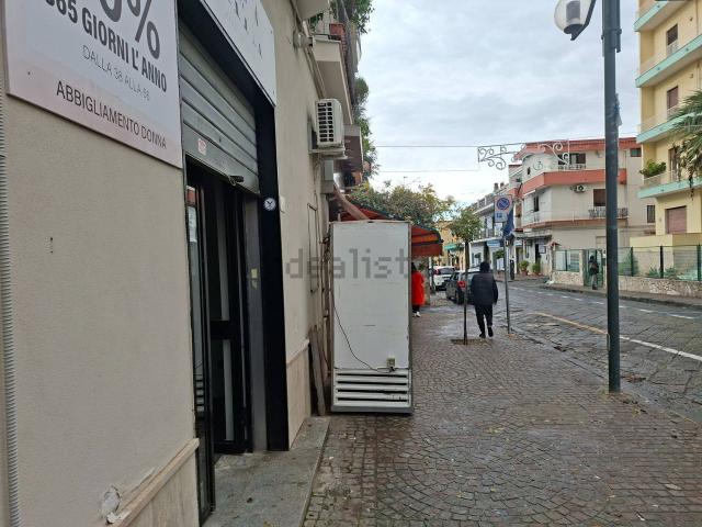 Locale Commerciale in affitto a Sant'anastasia, Campania