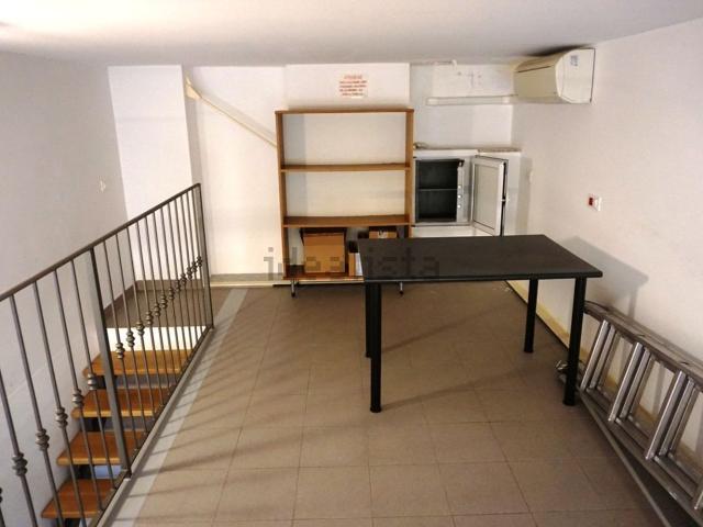 Locale Commerciale in affitto a Centro Ovest, Serra Riccò