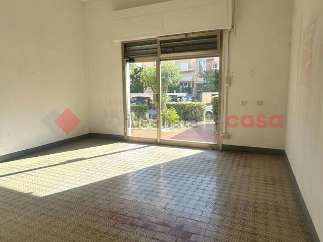 Locale Commerciale in affitto a Ardenza, Livorno
