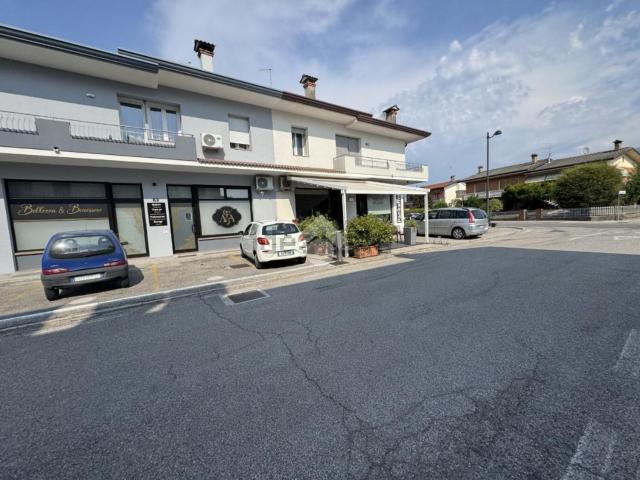 Locale Commerciale in affitto a Pederobba, Veneto