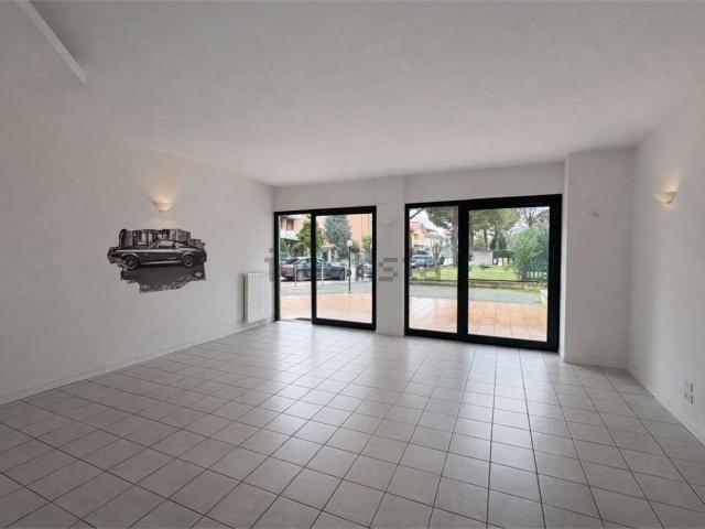 Locale Commerciale in affitto a Borghetto, Marche