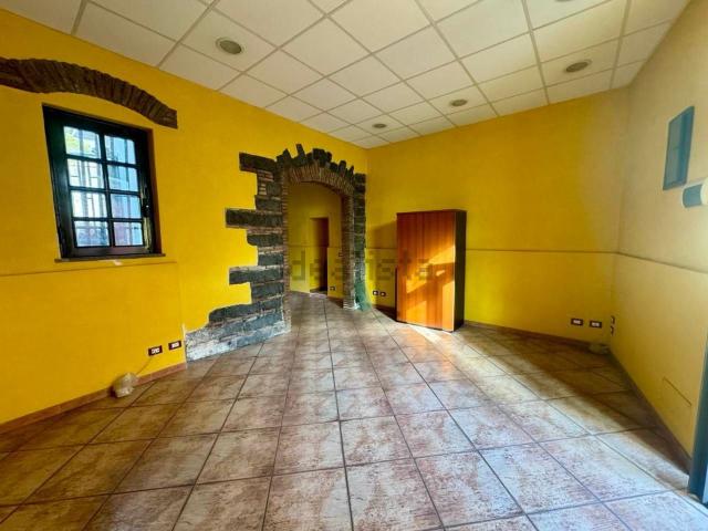 Locale Commerciale in affitto a Mascalucia, Sicilia