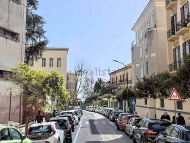 Locale Commerciale in affitto a Municipalità 5, Campania