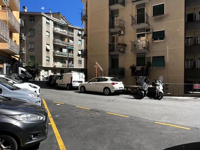 Locale Commerciale in affitto a Medio Levante, Serra Riccò