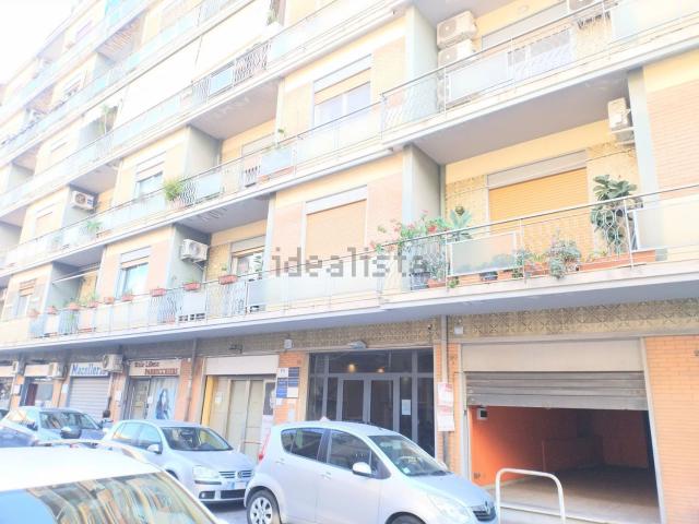 Locale Commerciale in affitto a IV Circoscrizione, Messina