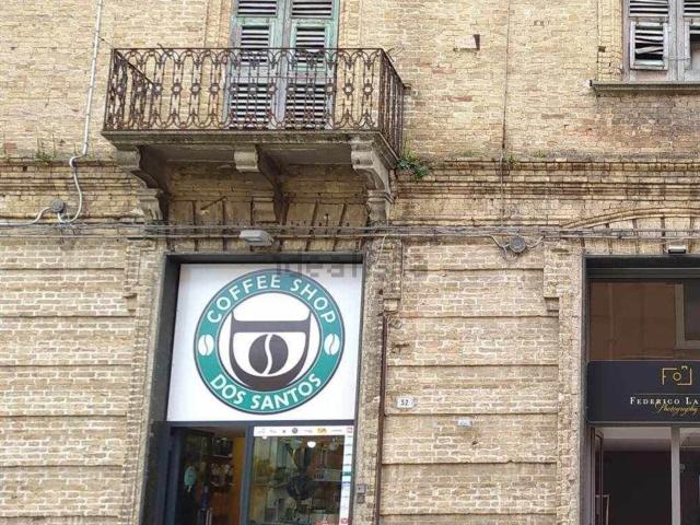 Locale Commerciale in affitto a Quartiere Trento e Trieste, Lanciano