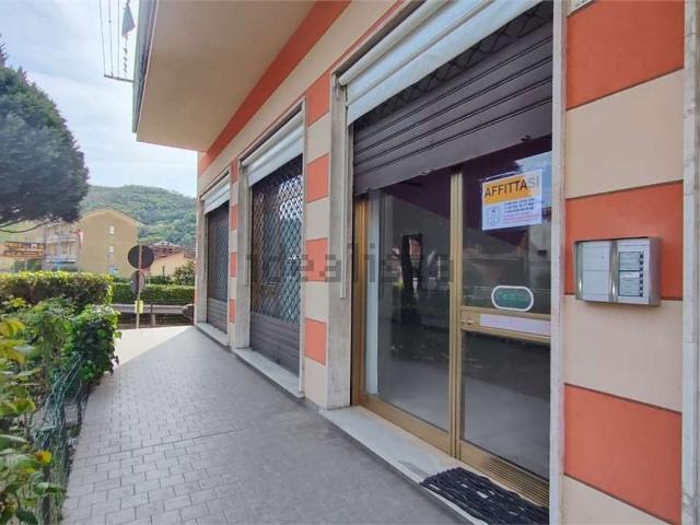 Locale Commerciale in affitto a Carasco, Liguria