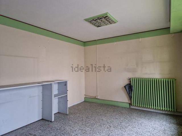 Locale Commerciale in affitto a Piemonte, Alessandria