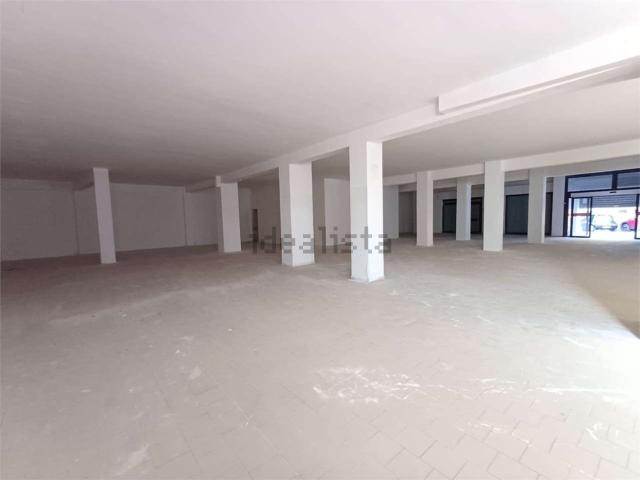 Locale Commerciale in affitto a Marche, Ancona