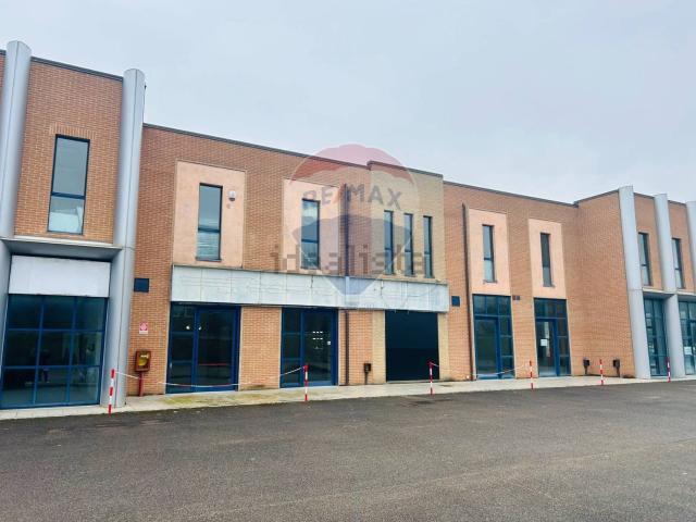 Locale Commerciale in affitto a Magione, Umbria