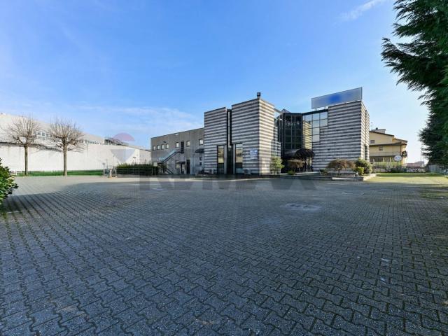 Locale Commerciale in affitto a Cernusco Sul Naviglio, Lombardia