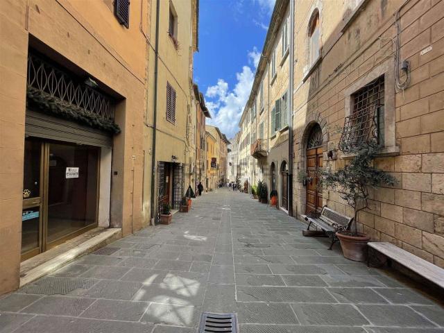 Locale Commerciale in affitto a Massa Marittima, Toscana