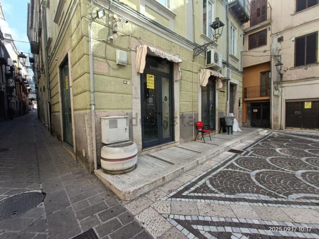 Locale Commerciale in affitto a Venafro, Molise