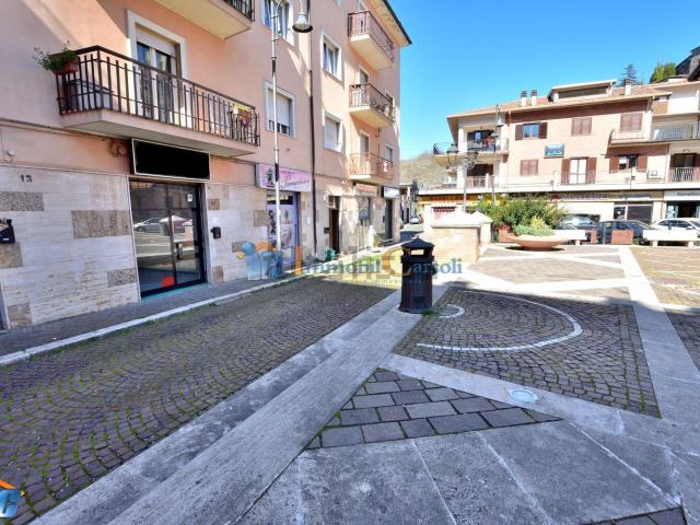 Locale Commerciale in affitto a Carsoli, Abruzzo