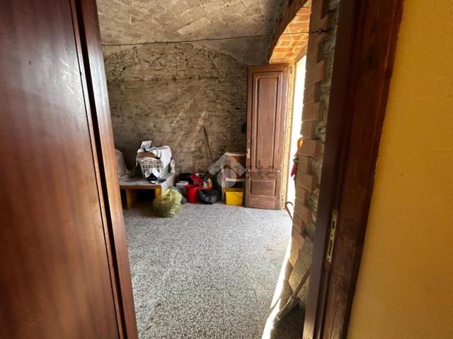 Locale Commerciale in affitto a Unione di comuni Montana Lunigiana, Podenzana