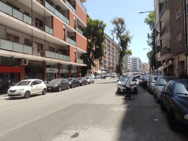 Locale Commerciale in affitto a Puglia, Bari
