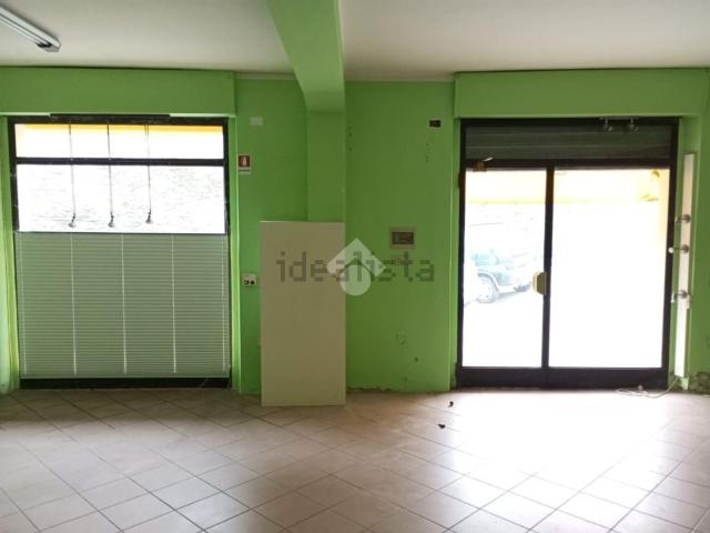 Locale Commerciale in affitto a Traversetolo, Reggio Emilia