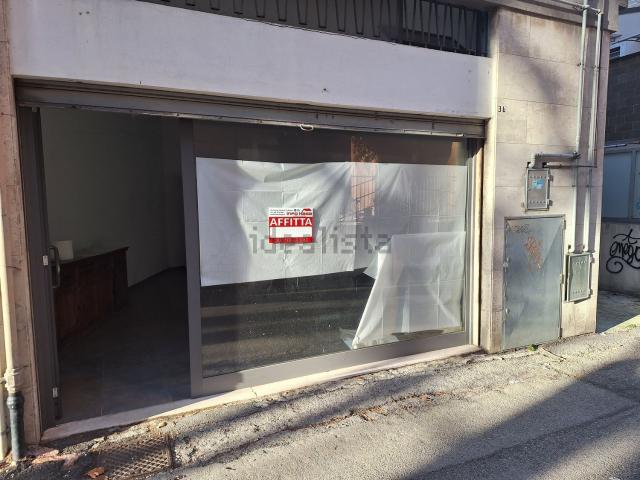 Locale Commerciale in affitto a Pescara, Abruzzo