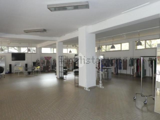 Locale Commerciale in affitto a Unione delle Terre d'Argine, Carpi