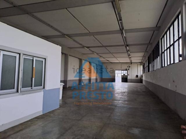 Locale Commerciale in affitto a Calcinaia, Lastra A Signa