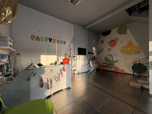 Locale Commerciale in affitto a Piccolini, Vigevano