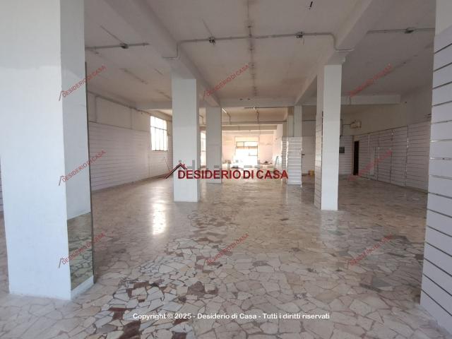 Locale Commerciale in affitto a Carini, Sicilia