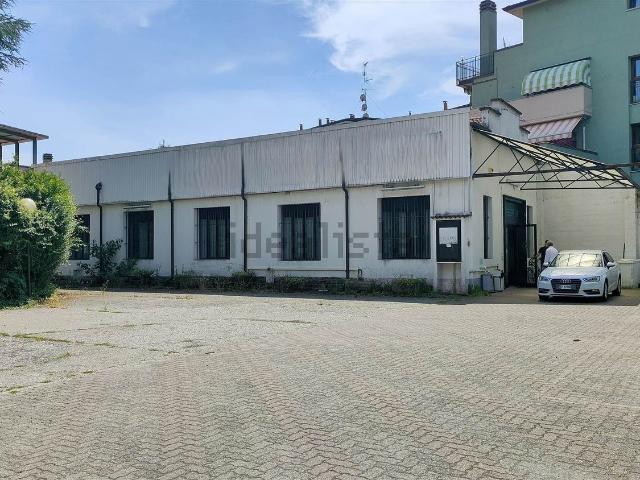 Locale Commerciale in affitto a Robadello, Lodi