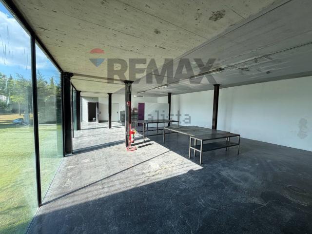 Locale Commerciale in affitto a Castiglione Delle Stiviere, Lombardia