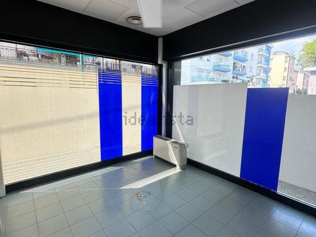 Locale Commerciale in affitto a Mestre-Carpenedo, Venezia