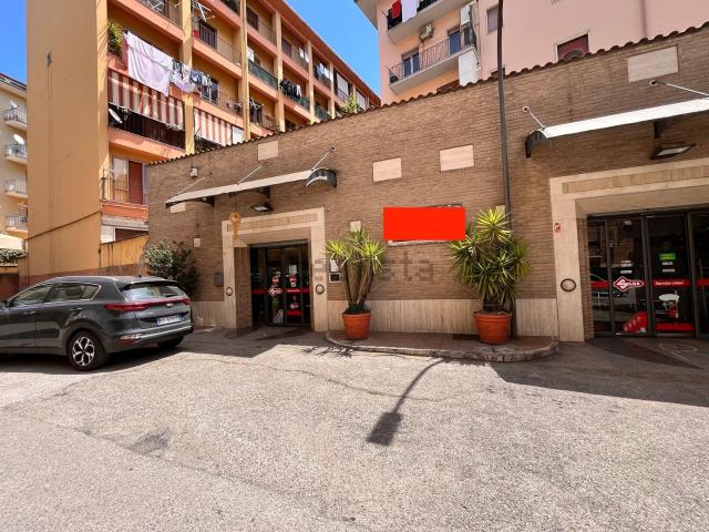 Locale Commerciale in affitto a Libertà, Benevento