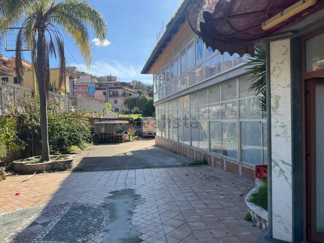 Locale Commerciale in affitto a Marano Di Napoli, Campania