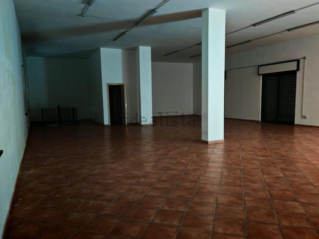 Locale Commerciale in affitto a Borgo Casamale, Somma Vesuviana