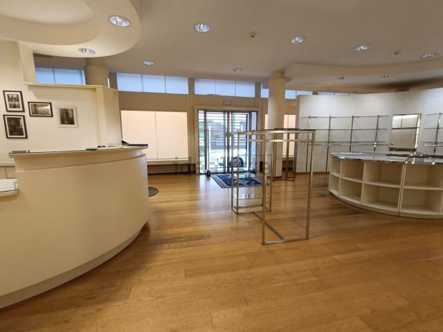 Locale Commerciale in affitto a Buja, Friuli-Venezia Giulia