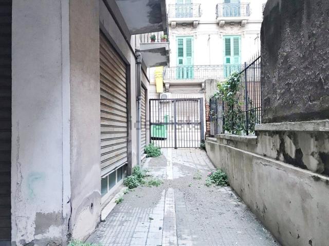 Locale Commerciale in affitto a IV Circoscrizione, Messina