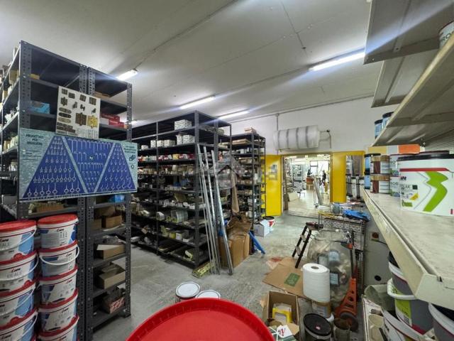 Locale Commerciale in affitto a Mozzecane, Veneto