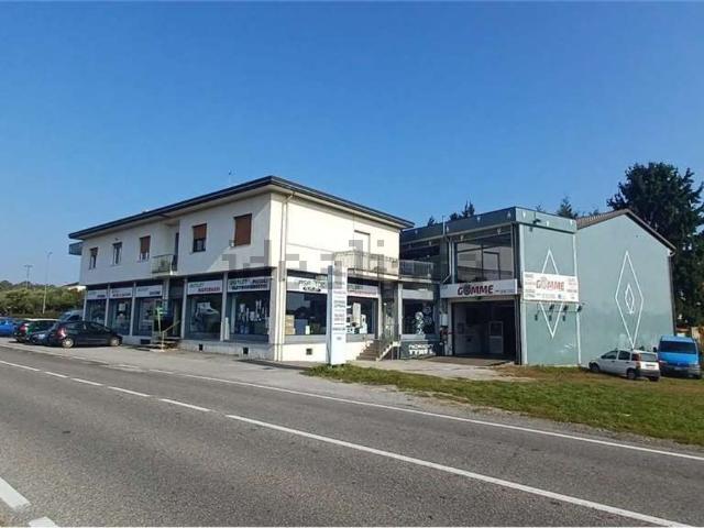 Locale Commerciale in affitto a Socco, Fino Mornasco