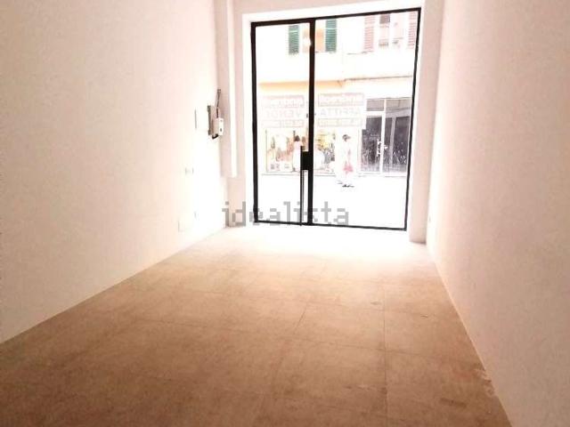 Locale Commerciale in affitto a Marche, Ancona