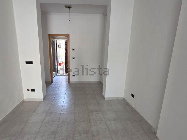 Locale Commerciale in affitto a Marche, Ancona