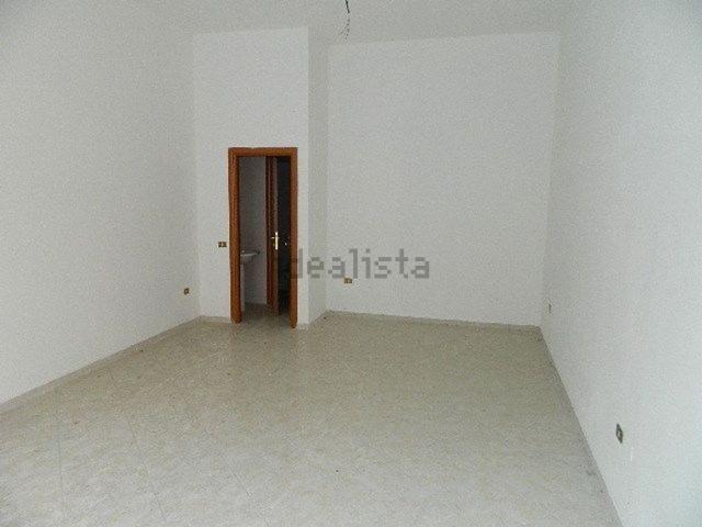 Locale Commerciale in affitto a Sarzana, Liguria
