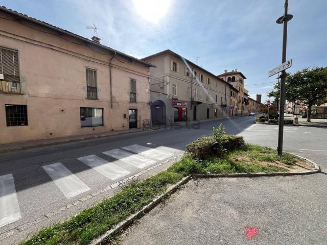 Locale Commerciale in affitto a Verzuolo, Piemonte