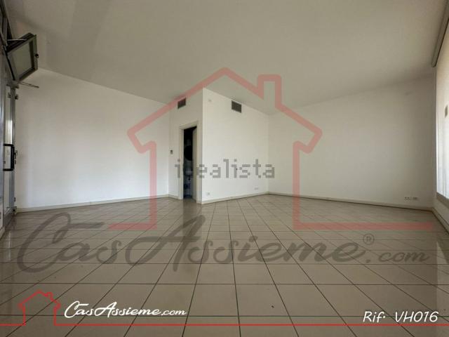 Locale Commerciale in affitto a Tombolo, Veneto