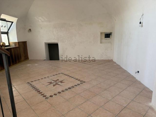 Locale Commerciale in affitto a Imperia, Liguria