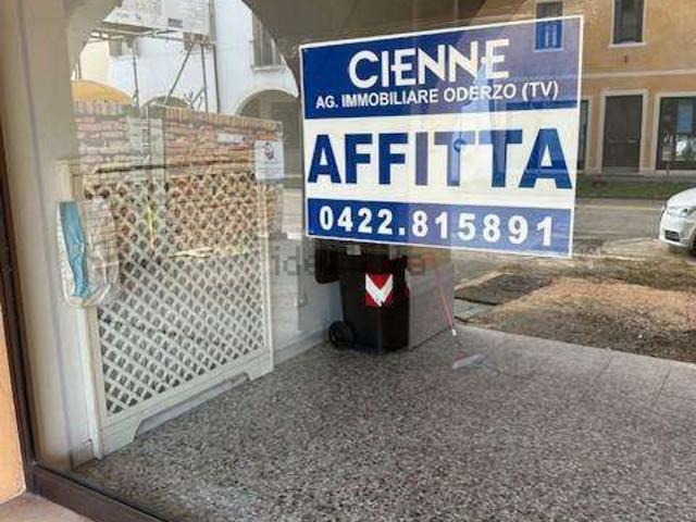 Locale Commerciale in affitto a Tre Piere, Oderzo