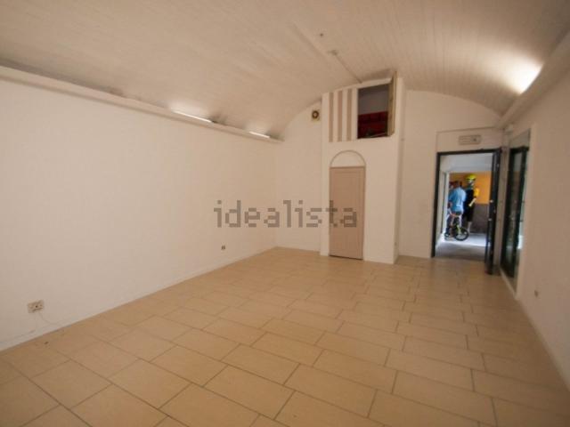 Locale Commerciale in affitto a Barcola, Lerici
