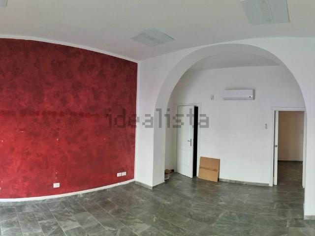 Locale Commerciale in affitto a Livorno, Toscana